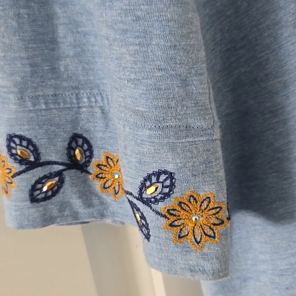 Floral Embroidered Top - Picture 3 of 3